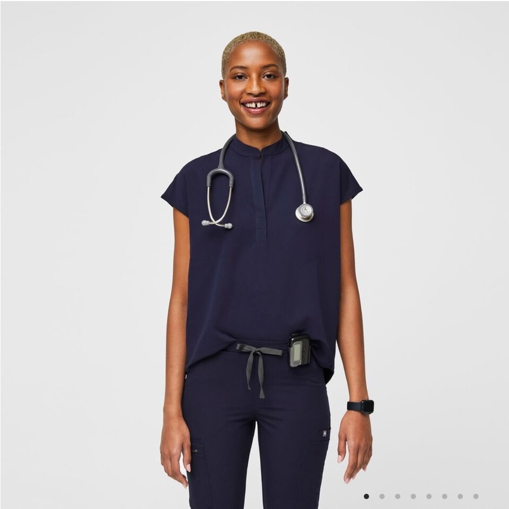 FIGS Rafaela Oversized Scrub Top 💙
